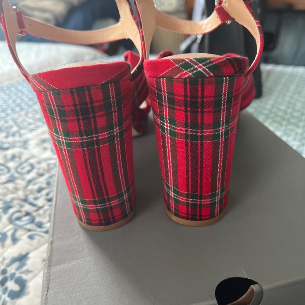 Sandals - Picture 2 of 3
